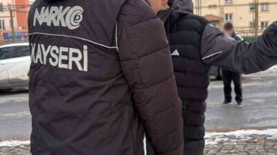 Kayseri’de polis ekipleri tarafından okul çevresinde okulla ilgisi olmayan 4