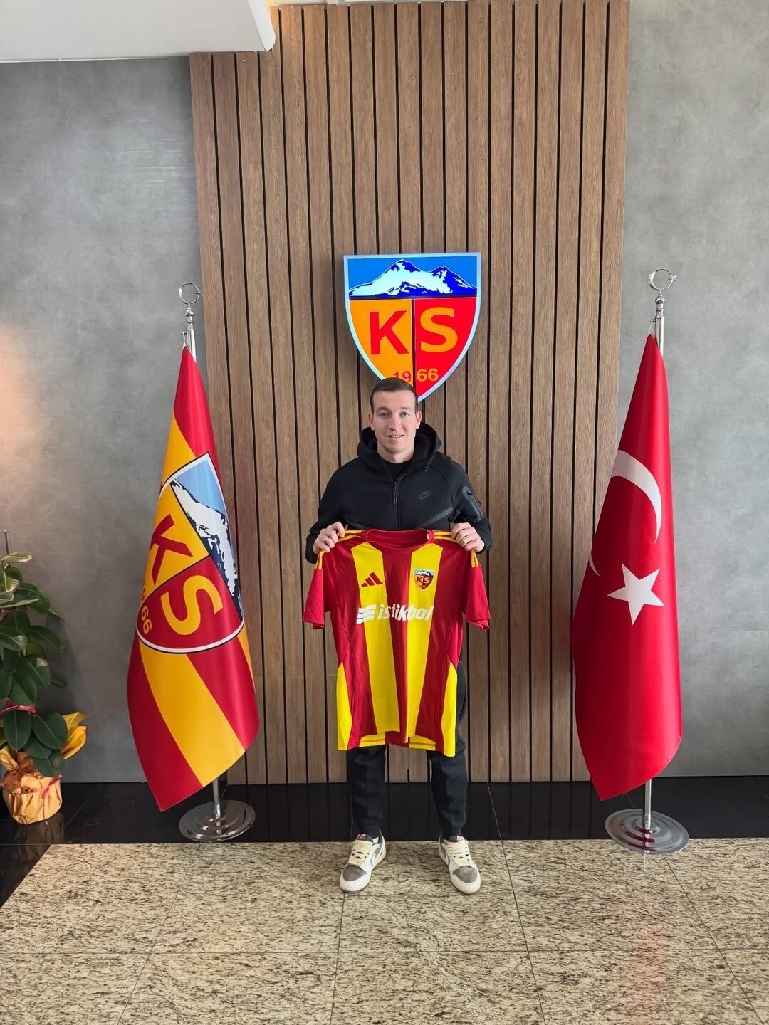 Kayserispor, Rus kanat oyuncusu Denis Makarov ile sezona sonuna kadar
