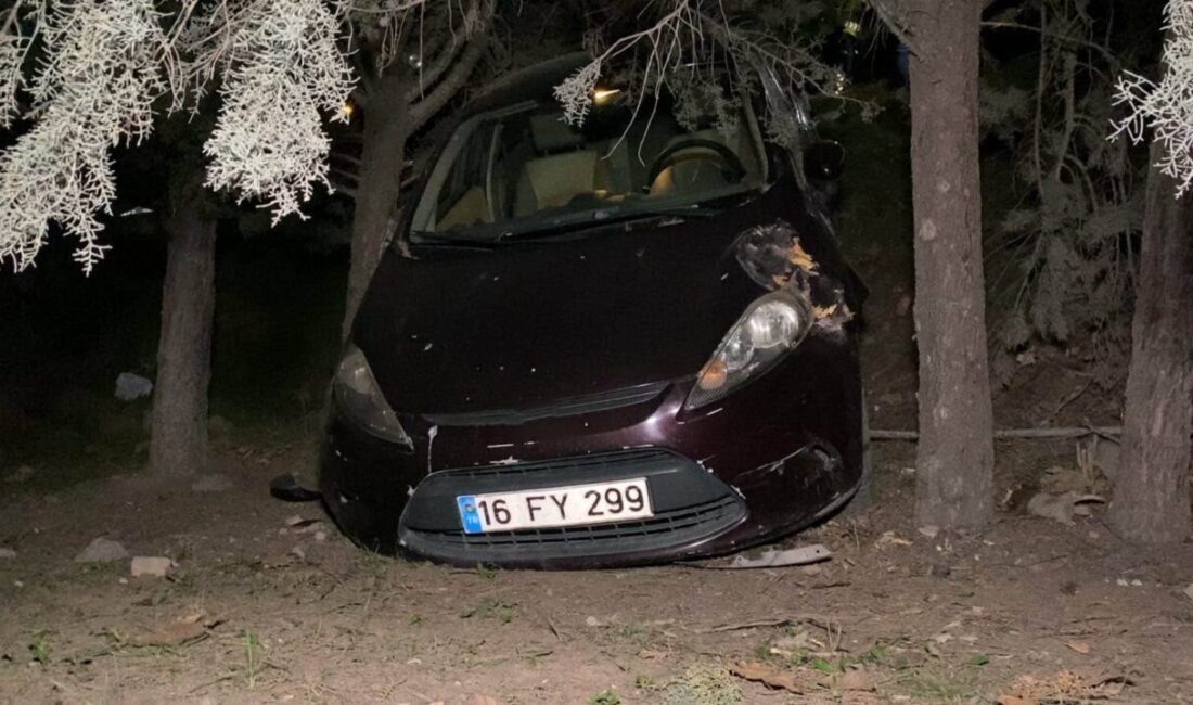 Bursa’nın İnegöl ilçesinde meydana gelen kazada motosiklet ile çarpışan otomobil