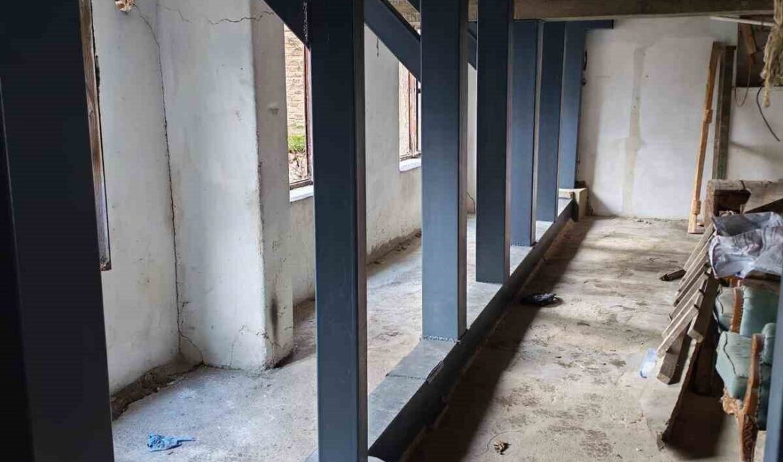 Denizli’nin Buldan ilçesinde bulunan yaklaşık 3 asırlık tarihi hamamda kaçak