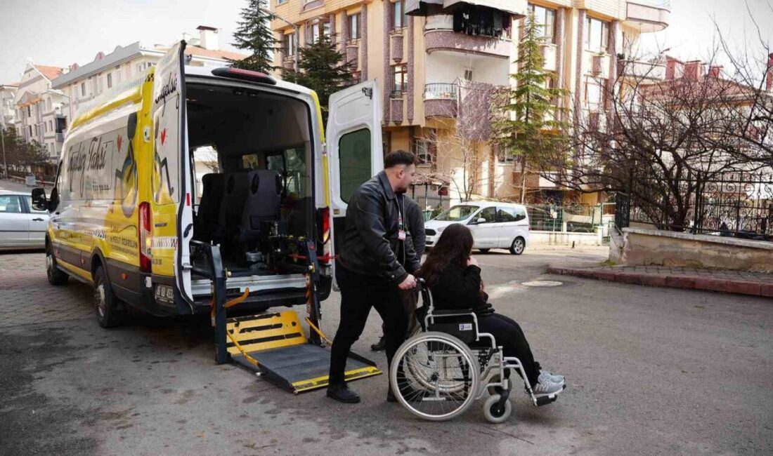 Keçiören Belediyesi’nin sosyal belediyecilik anlayışıyla yürüttüğü Engelsiz Taksi hizmeti, engelli