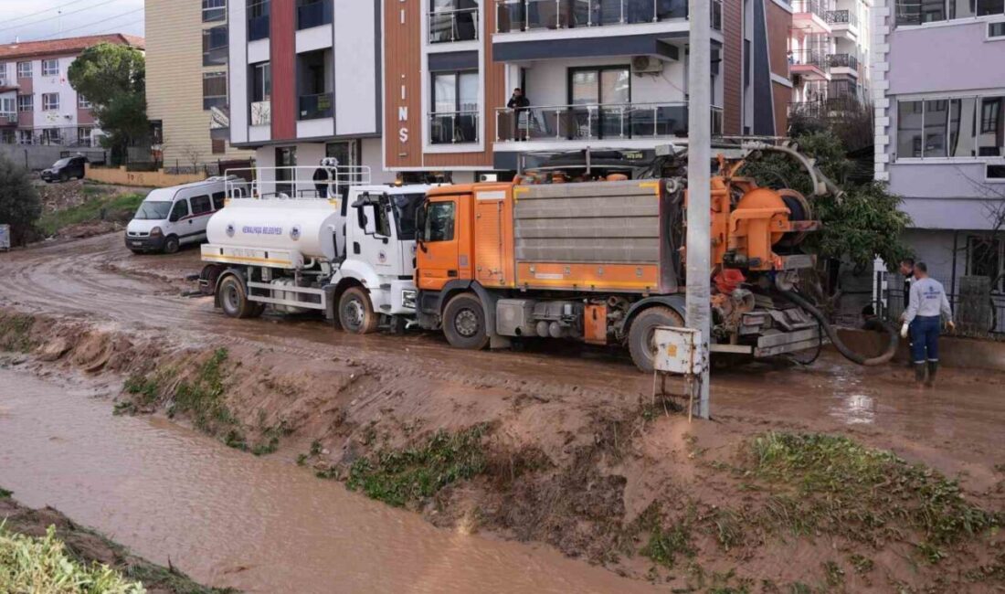 İzmir’in Kemalpaşa ilçesinde etkili olan sağanak yağışın ardından 4 araç
