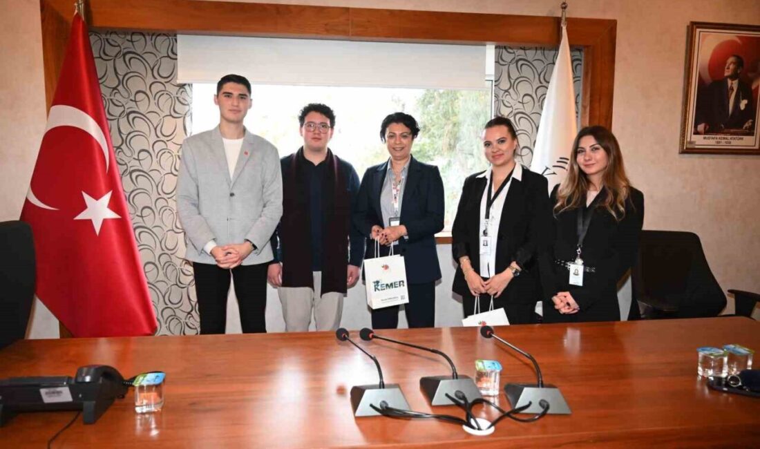 Kemer Belediyesi Gençlik Meclisi Başkanı Mehmet Yalın Erdal ile Lösemili