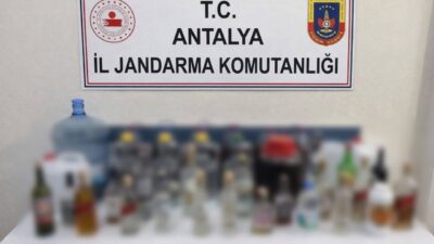 Antalya’nın Kemer ilçesinde düzenlenen kaçak alkol operasyonunda farklı türlerde sahte