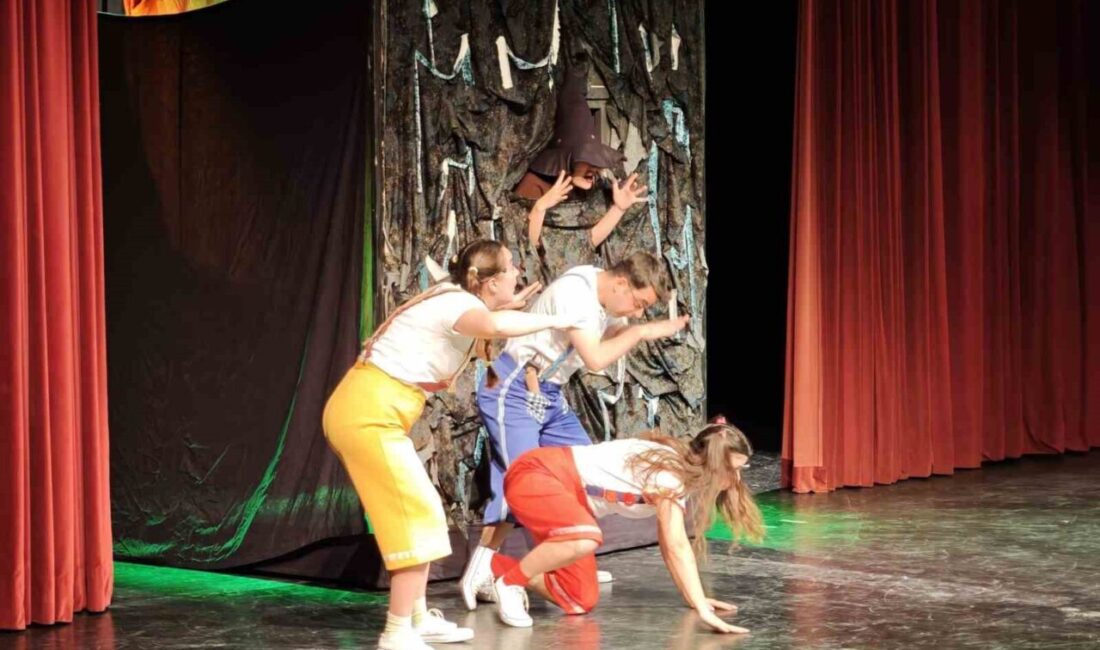 Kepez Belediyesi, yeni yılın ilk çocuk oyununu miniklerle buluşturdu. Kepez