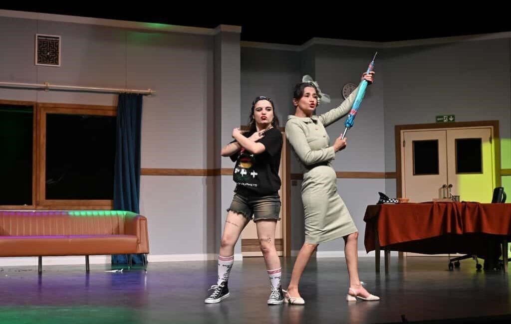 Kepez Kent Tiyatrosu (KKT), yeni yılda da Kaç Baba Kaç,