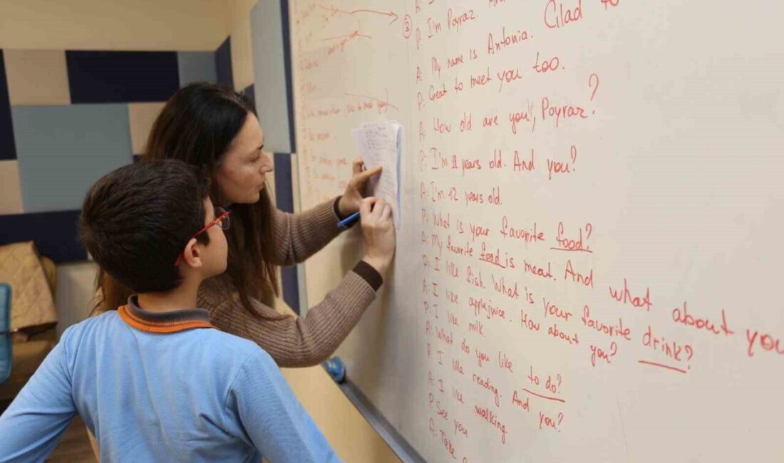 Kepez Belediyesi, Mimar Sinan Akademi bünyesinde düzenlediği ücretsiz İngilizce ve
