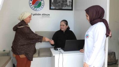 Kepez Belediyesi Sağlık Merkezi’nin mobil sağlık tırı, 2025 yılında mahalle