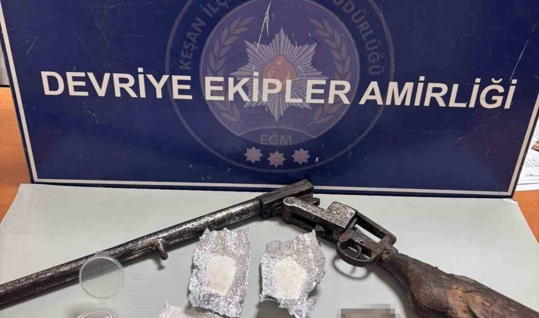 Edirne’nin Keşan ilçesinde, polisin şüphe üzerine durdurarak arama yaptıkları araçta