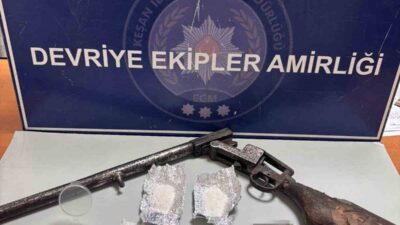 Edirne’nin Keşan ilçesinde, polisin şüphe üzerine durdurarak arama yaptıkları araçta