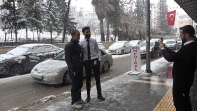 Kilis’te etkili olan kar yağışı, kent genelinde görsel şölen oluştururken