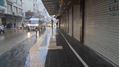 Kilis’te sabah saatlerinde etkili olan sağanak yağış ve sis nedeniyle