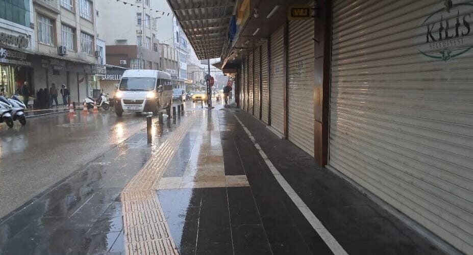 Kilis’te sabah saatlerinde etkili olan sağanak yağış ve sis nedeniyle