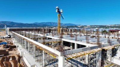 Antalya Büyükşehir Belediyesi tarafından Kaş ilçesinde yapımı sürdürülen Kınık Toptancı