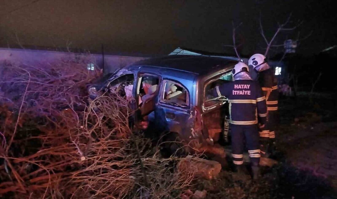 Hatay’da otomobil ve hafif ticari aracın çarpışmasıyla yaşanan kazada 6