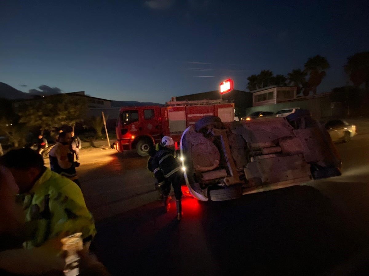 Hatay’da takla atarak yan yatan otomobilin sürücüsü yaralandı. Kaza; Kırıkhan