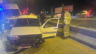Kırıkkale’de 2 otomobilin çarpışması sonucu meydana gelen trafik kazasında 2