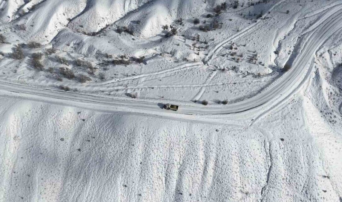 Kırıkkale’de etkili olan kar yağışının ardından yürütülen karla mücadele çalışmaları