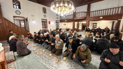 Eskişehir’in Kırka Mahallesi’nde düzenlenen manevi bir etkinlikte buluşan vatandaşlar, 2026