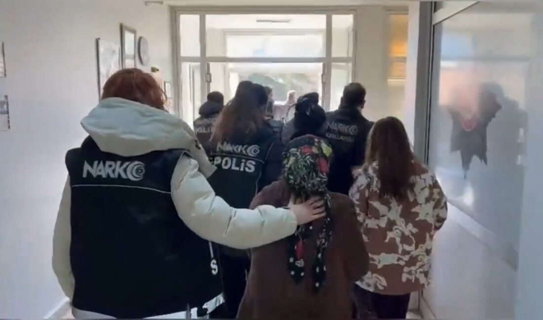 Kırklareli merkez ile Lüleburgaz ilçesinde düzenlenen uyuşturucu operasyonlarında yüklü miktarda