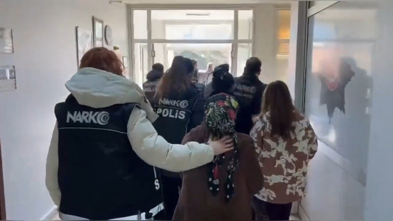 Kırklareli merkez ile Lüleburgaz ilçesinde düzenlenen uyuşturucu operasyonlarında yüklü miktarda