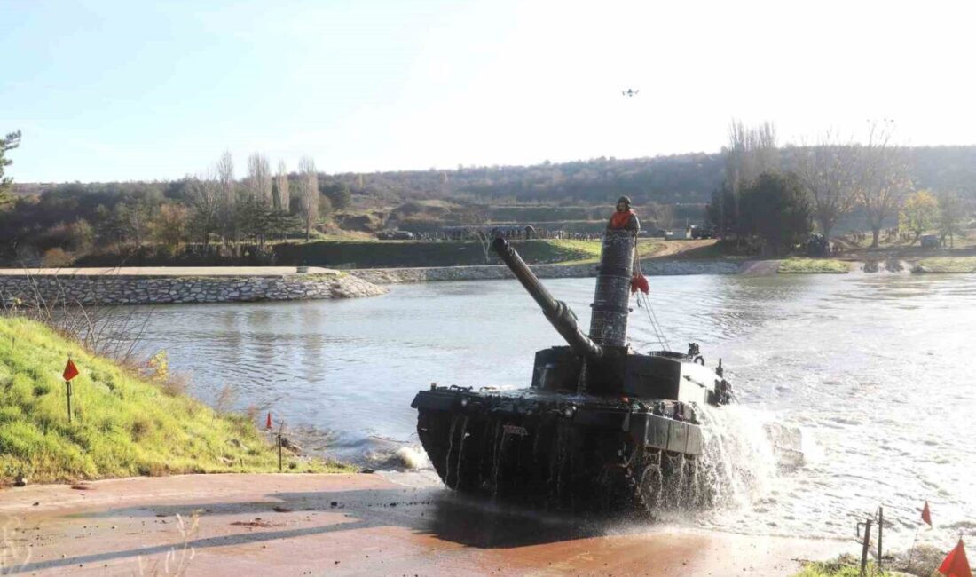Kırklareli’ndeki Orgeneral Muhittin Önür Göleti’nde ’durgun sulardan geçiş eğitimi’ yapıldı.
