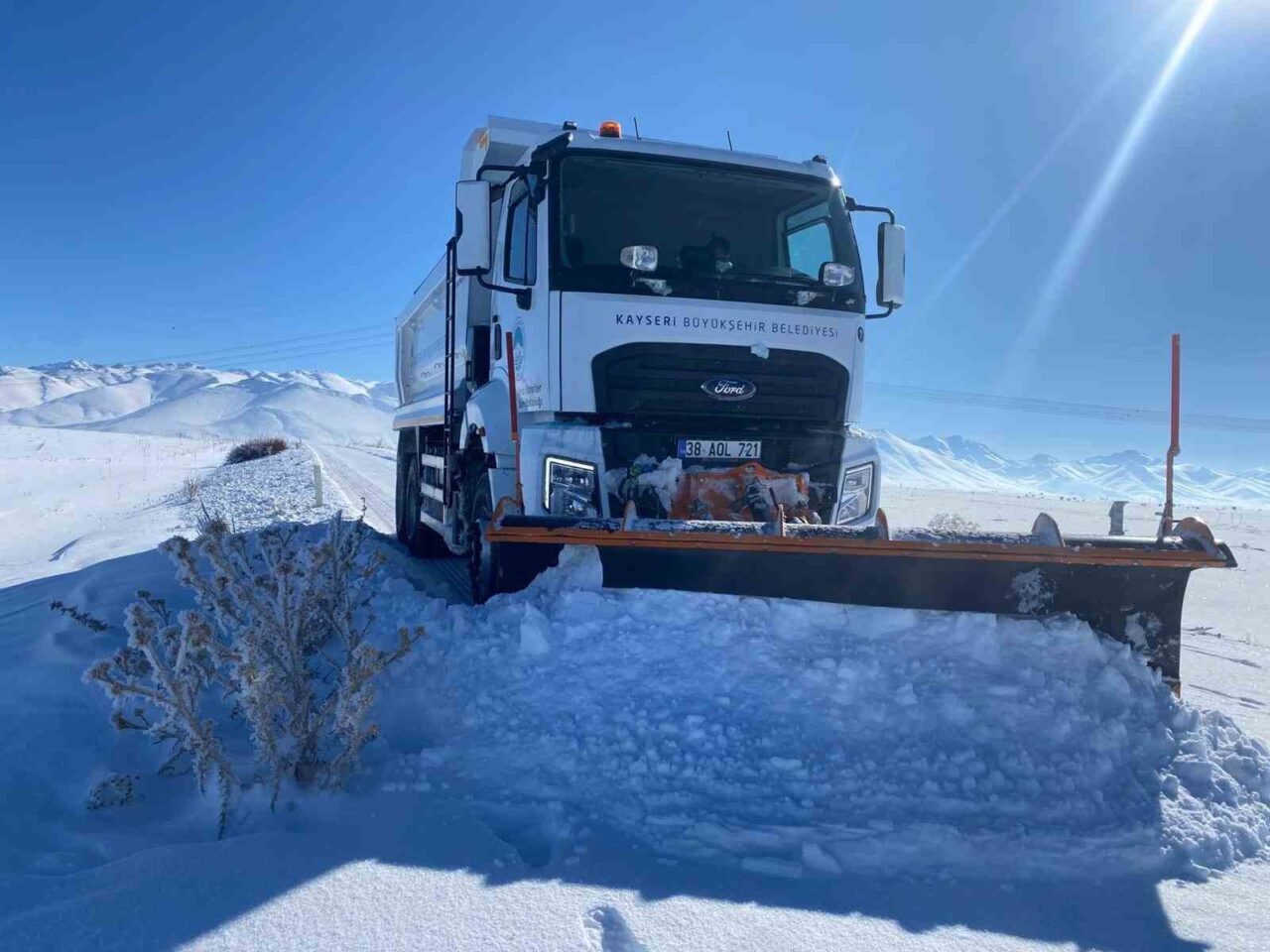 Kayseri Büyükşehir Belediyesi, hafta boyunca etkisini artıran kar yağışı ve