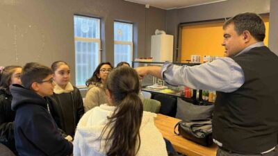 KIRŞEHİR (İHA) – Kırşehir’de yeni açılan kadın kafeyi ziyaret eden