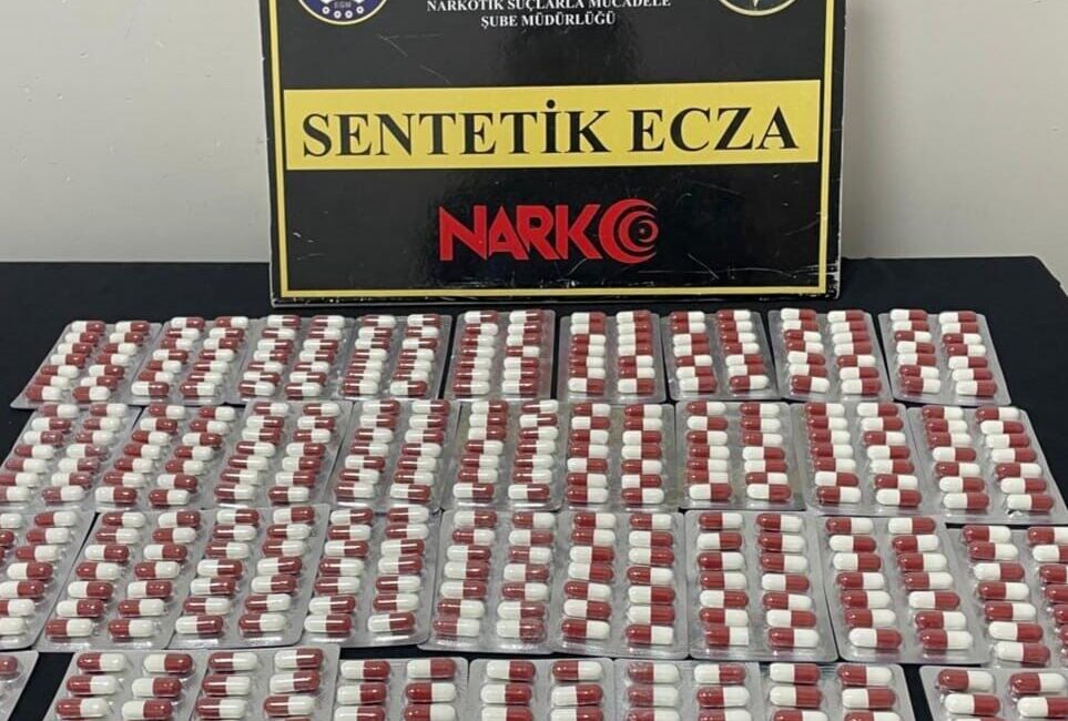 Kırşehir’de polis ekipleri tarafından otogarda yapılan çalışmalarda, bir otobüste seyahat