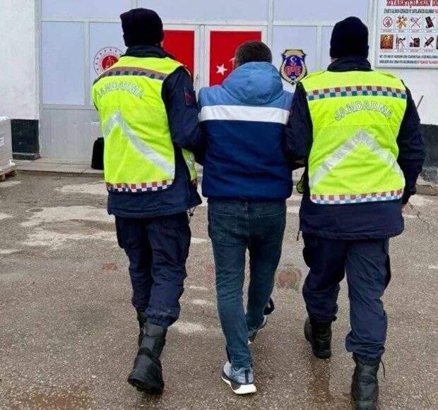 Kırşehir’de jandarma ekipleri tarafından düzenlenen operasyonda hakkında 3 yıl kesinleşmiş