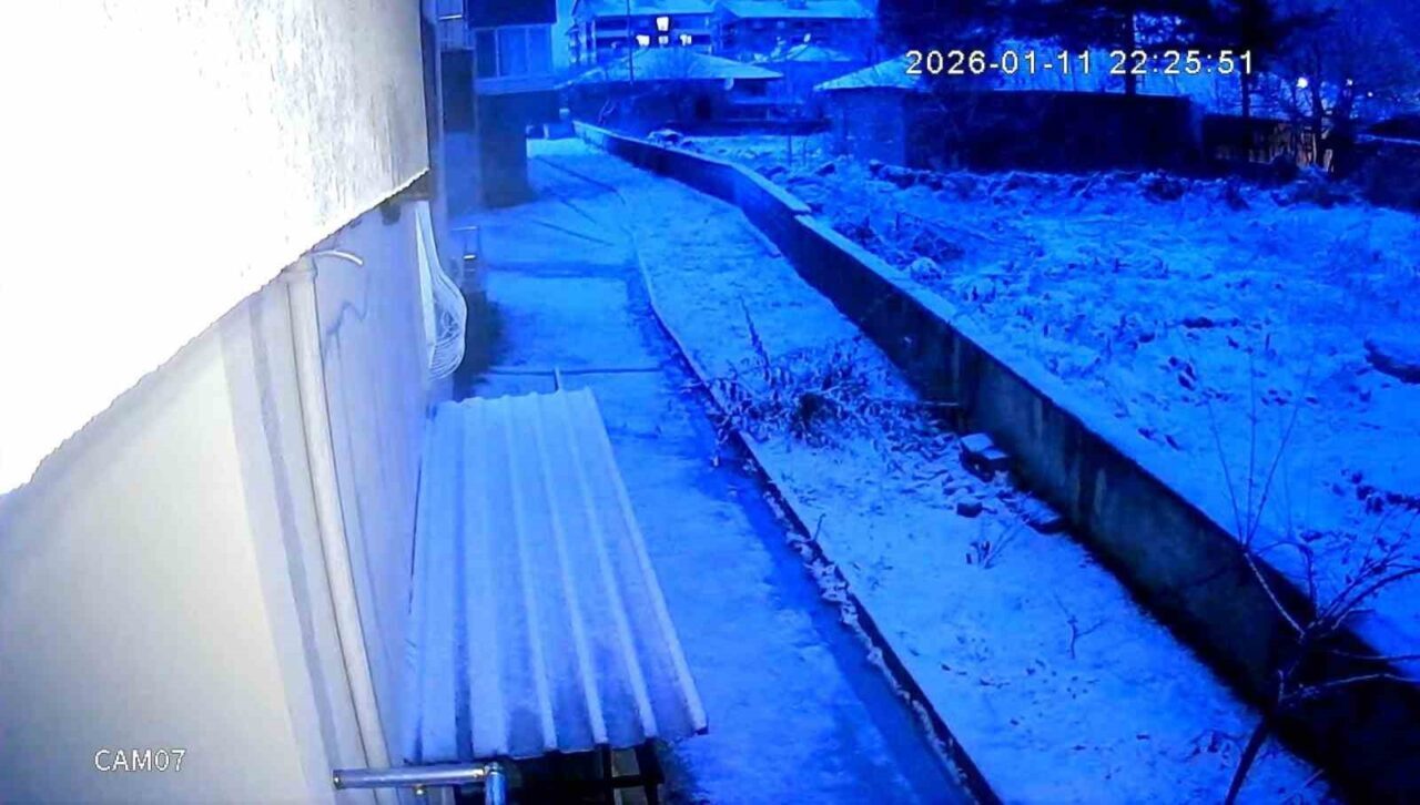 Kırşehir’in Kaman ilçesinde kar yağışı öncesi gökyüzü bir anda aydınlandı,