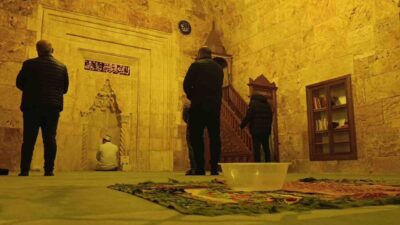 KIRŞEHİR (İHA) – Kırşehir’in simge yapılarından Cacabey Medresesi’nde yağış sonrası