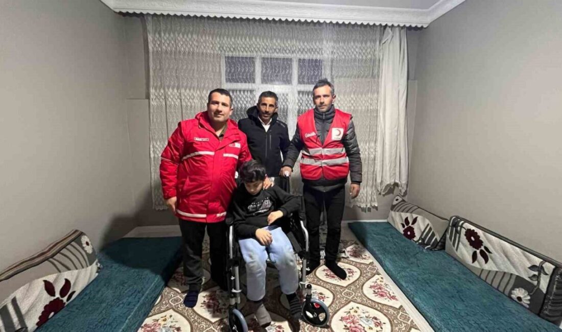 Kızılay Muradiye Şubesi, tekerlekli sandalye ihtiyacı bulunan engelli bireylere yönelik