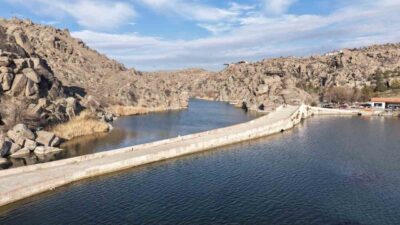 Kırıkkale’de, Anadolu Selçuklu döneminin önemli eserlerinden Çeşnigir Köprüsü ile çevresindeki