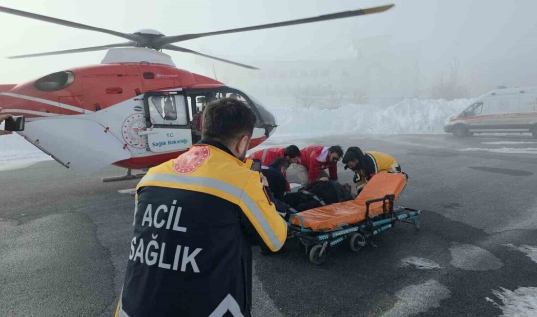 Bitlis’in Hizan ilçesinde rahatsızlanan KOAH hastası ambulans helikopterle hastaneye sevk