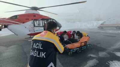 Bitlis’in Hizan ilçesinde rahatsızlanan KOAH hastası ambulans helikopterle hastaneye sevk