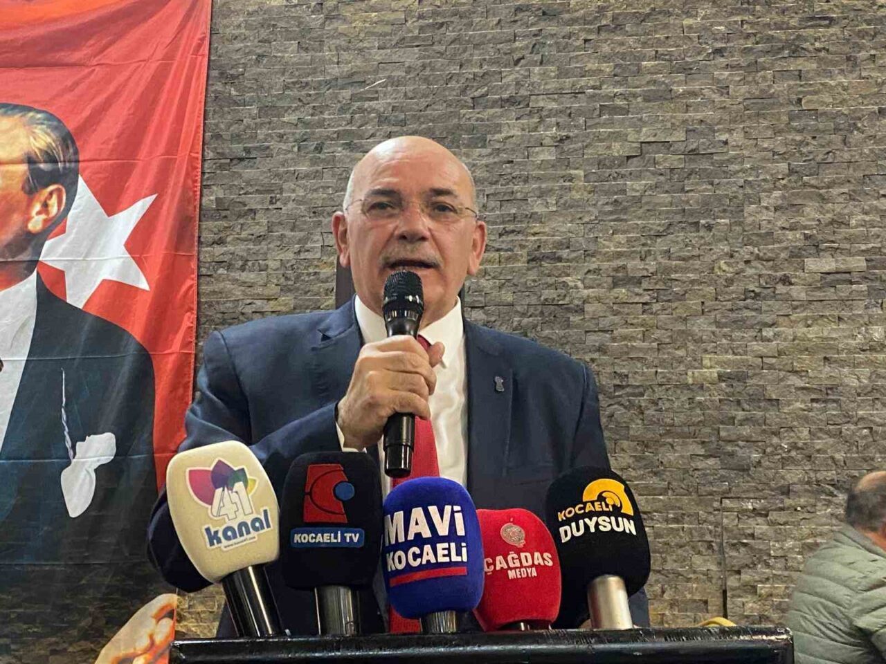 Kocaeli Esnaf ve Sanatkarlar Odası 5’inci Olağan Genel Kurulu’nda beyaz