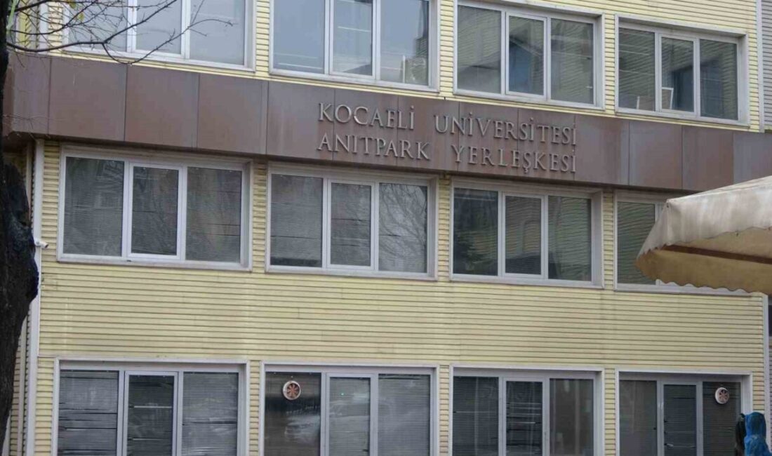 Kocaeli Üniversitesi Güzel Sanatlar Fakültesi depreme dayanıklı olmadığı gerekçesiyle mühürlendi