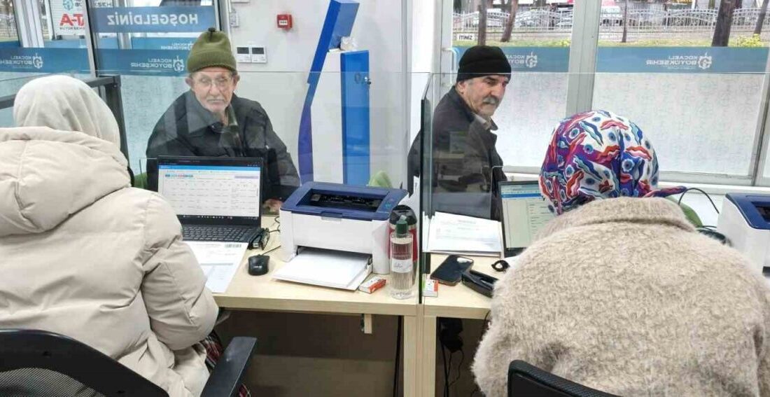 Kocaeli Büyükşehir Belediyesi tarafından üreticilere yönelik sağlanan “yem bitkisi tohumu”,