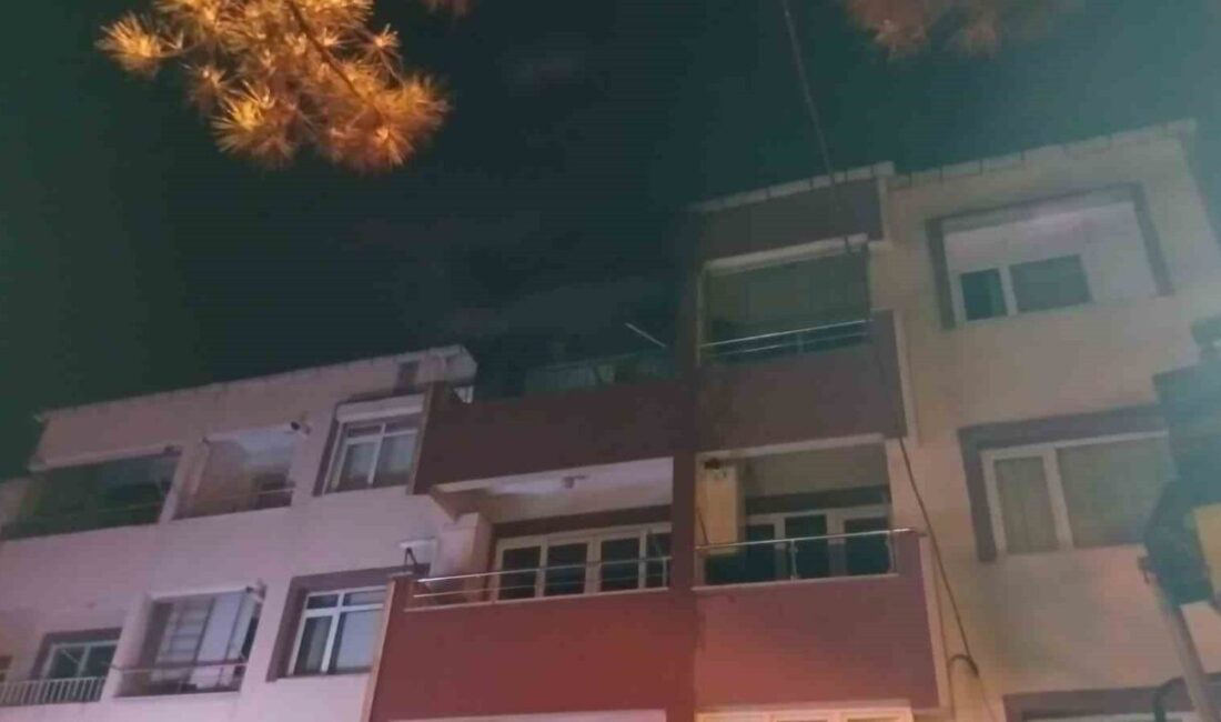 Kocaeli’nin Karamürsel ilçesinde bir evde çıkan yangın paniğe neden oldu.