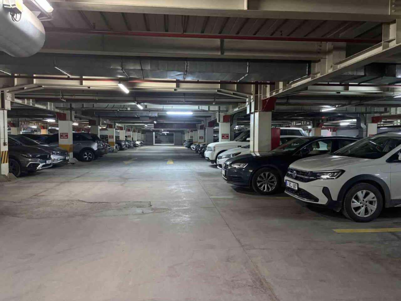 Kocaeli’nin İzmit ilçesinde bir alışveriş merkezinin otoparkında tartıştığı arkadaşını bıçaklayarak