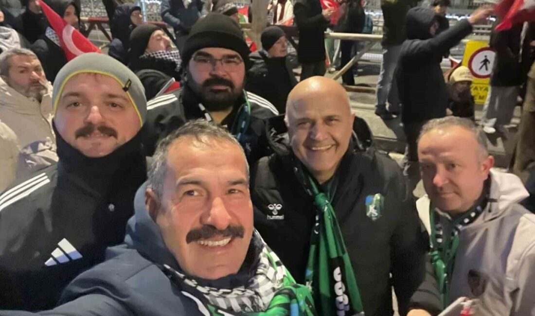 Filistin’deki katliamların durdurulması amacıyla İstanbul Galata Köprüsü’nde düzenlenen “Sinmiyoruz, susmuyoruz,