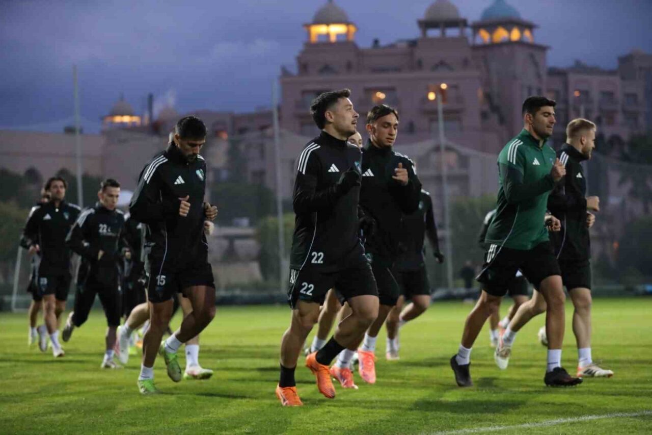 Kocaelispor, ligin ikinci yarısı öncesi kamp çalışmalarına Antalya’da başladı. Kocaelispor,