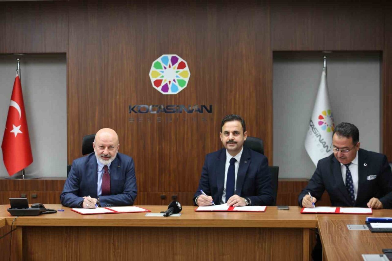 Kayseri Valisi Gökmen Çiçek; Kocasinan Belediyesi tarafından ilkokul ve ortaokul