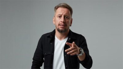 Stand-up komedyeni Cem İşçiler, günlük yaşamdan tespitleri ve gözlemleriyle hazırladığı