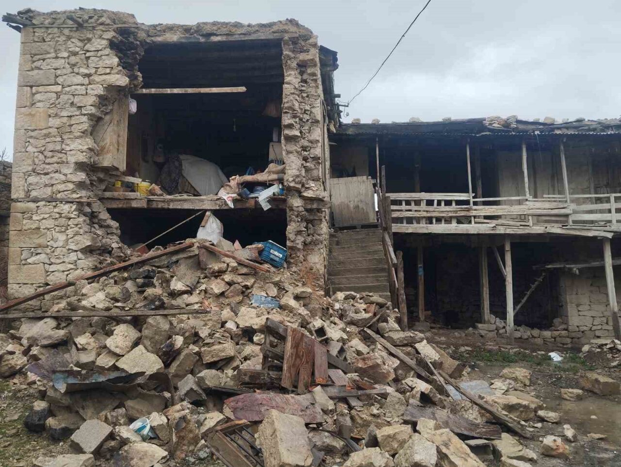 Mersin’in Tarsus ilçesindeki bir köyde vefat eden komşusuna ait evi