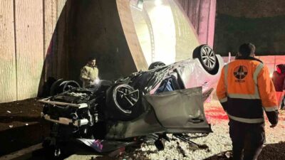 Antalya’nın Alanya ilçesinde kontrolden çıkan otomobilin Dimçayı Tüneli girişinde takla