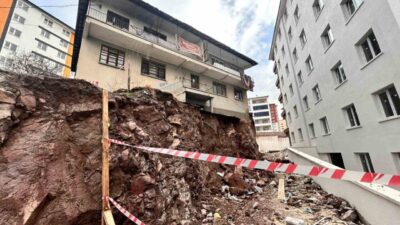 Ankara’da bitişiğindeki inşaat kazısı sırasında temelinde hasar oluşan 2 katlı