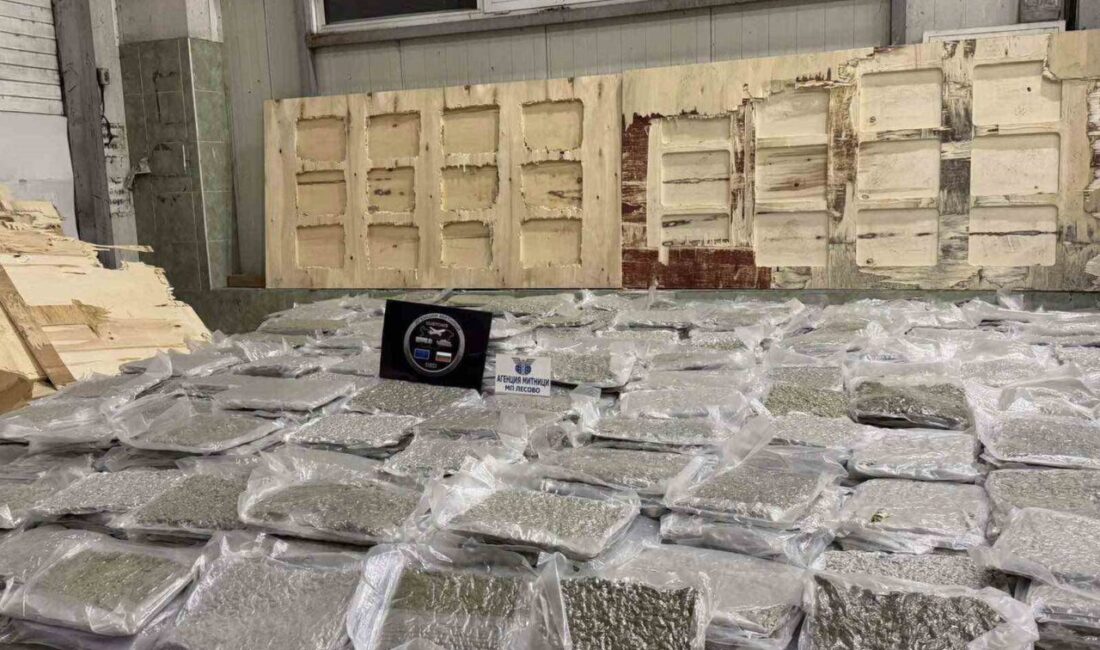 Bulgaristan’dan Türkiye’ye giden bir yük tırının dorsesine gizlenen 700 kilo