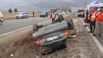 Konya’nın Beyşehir ilçesinde kontrolden çıkan otomobilin devrilmesi sonucu meydana gelen